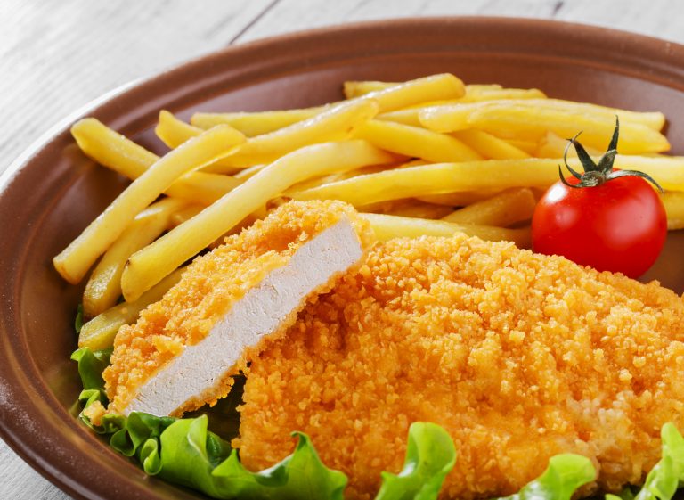 breaded chicken schnitzel fries - Alternativas alimenticias del pacifico